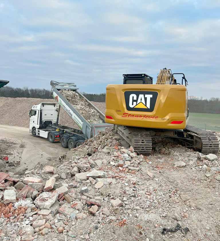 Bauschuttrecycling bei Wien mit schwerem Gerät